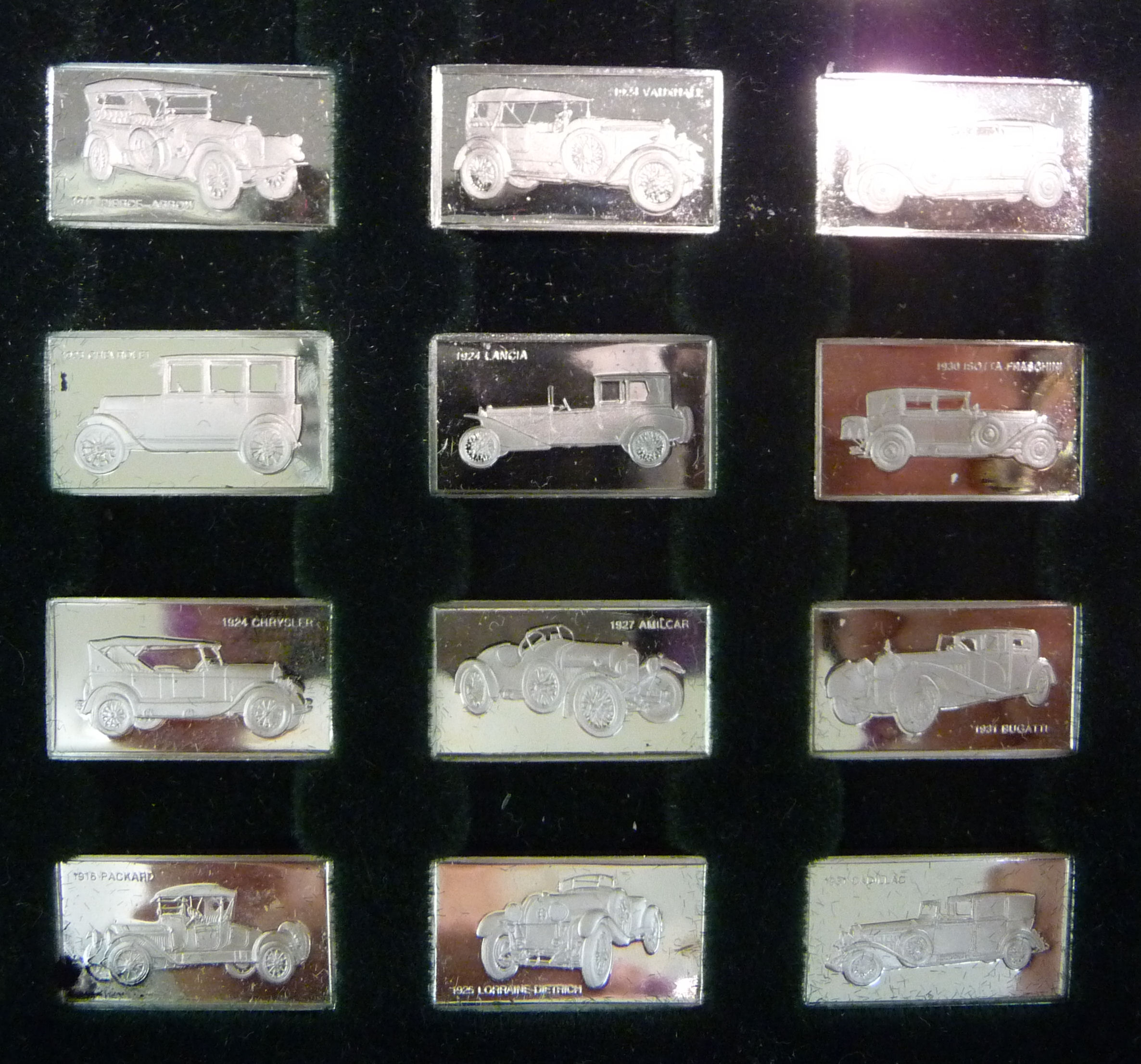 A 1975 John Pinches Ltd issue of one hundred silver mini ingots, featuring veteran, - Image 3 of 3