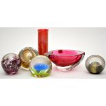 A quantity of glassware, to include: an Isle of Wight glass included cylindrical vase,