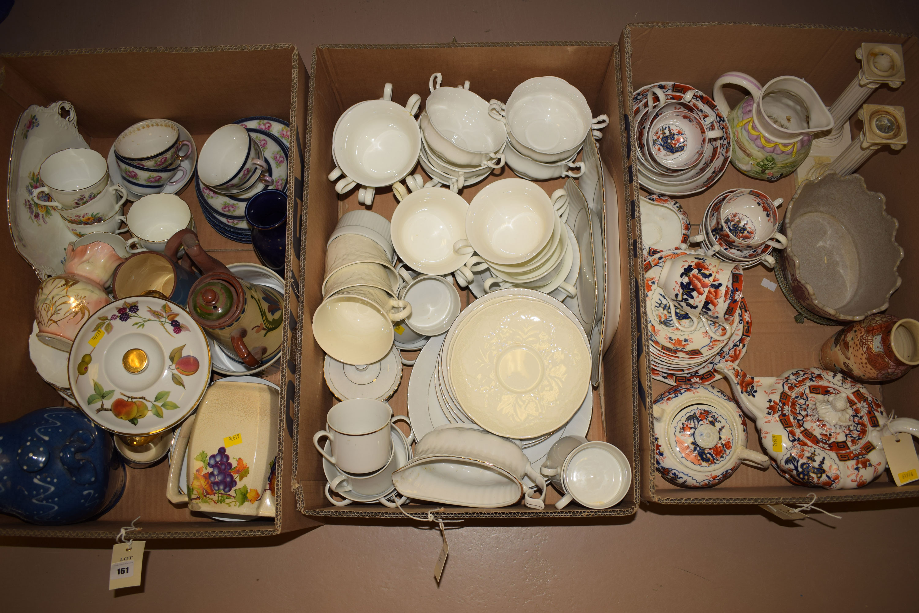 A late 19th Century part tea set, to include: cups, saucers, slop bowl, teapot, sucriere,