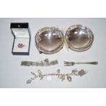 Silver items, to include: a pair of silver bon-bon dishes, by Goldsmiths & Silversmiths Co.