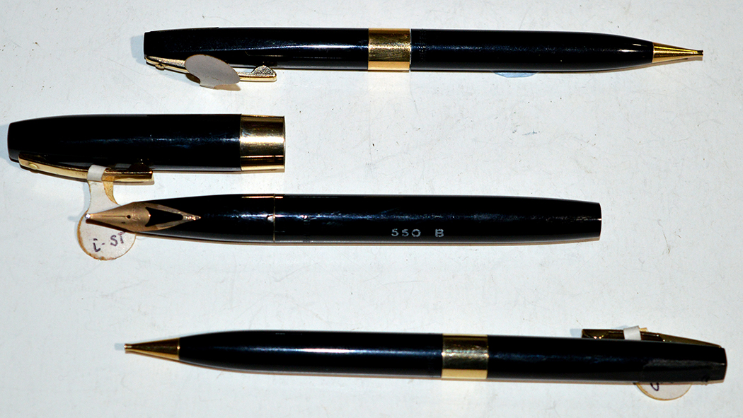 A Sheaffer 550 fountain pen, in black plastic case with gold plated fittings, with 14ct.