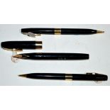 A Sheaffer 550 fountain pen, in black plastic case with gold plated fittings, with 14ct.
