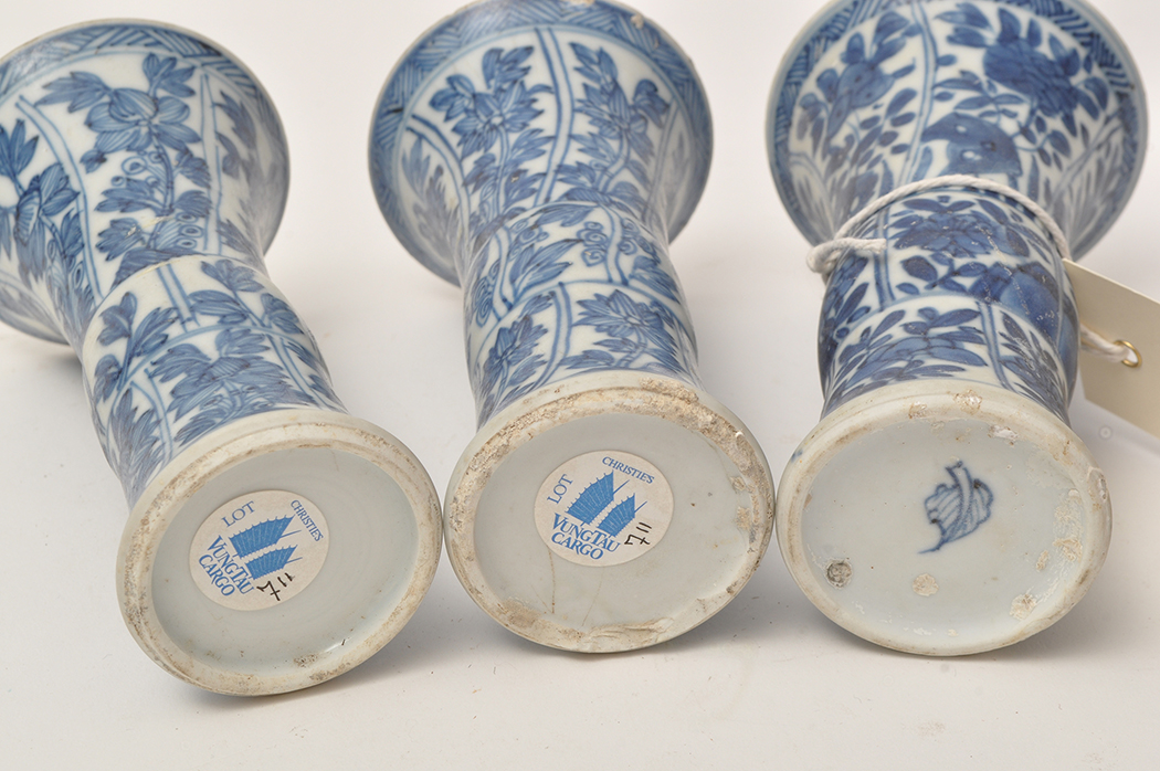 Five piece Chinese blue and white 'garniture' from the 'Vung Tau Cargo', - Image 9 of 10
