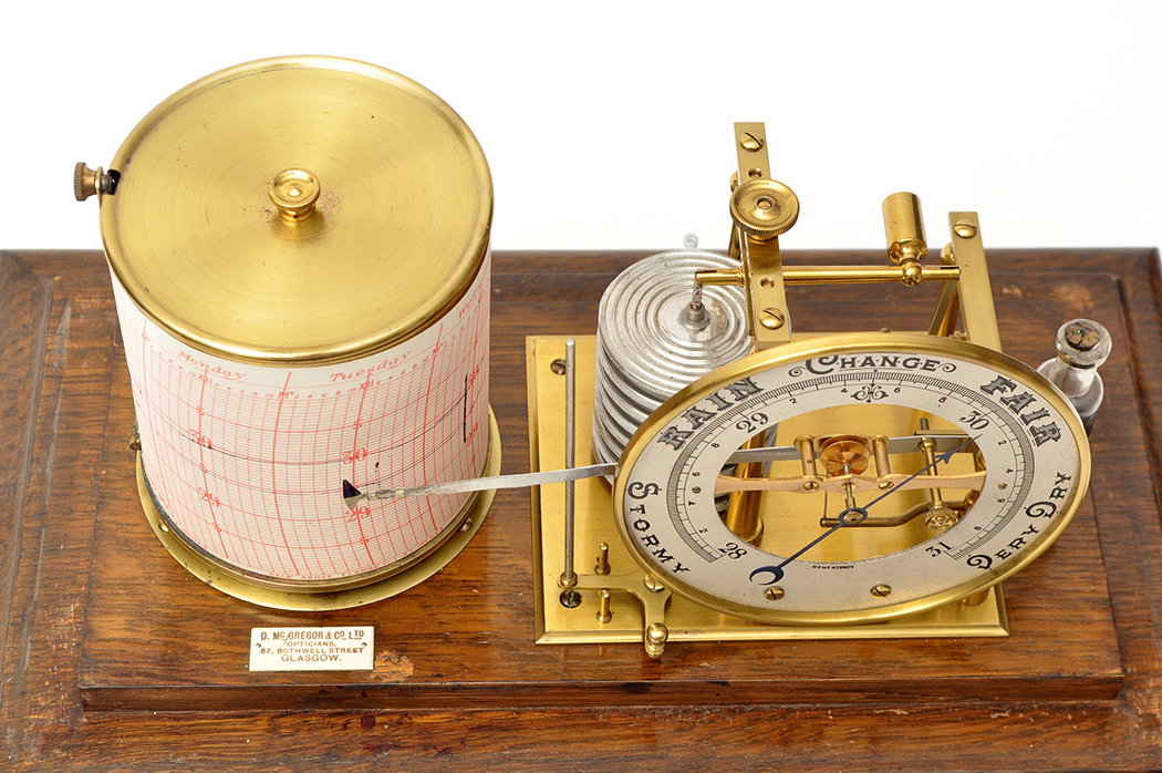 An early 20th Century barograph, by D. McGreggor & Co. Ltd. - Image 2 of 3