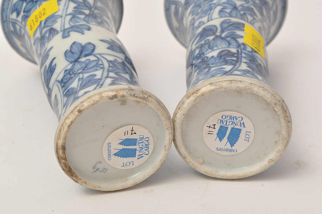 Five piece Chinese blue and white 'garniture' from the 'Vung Tau Cargo', - Image 9 of 9