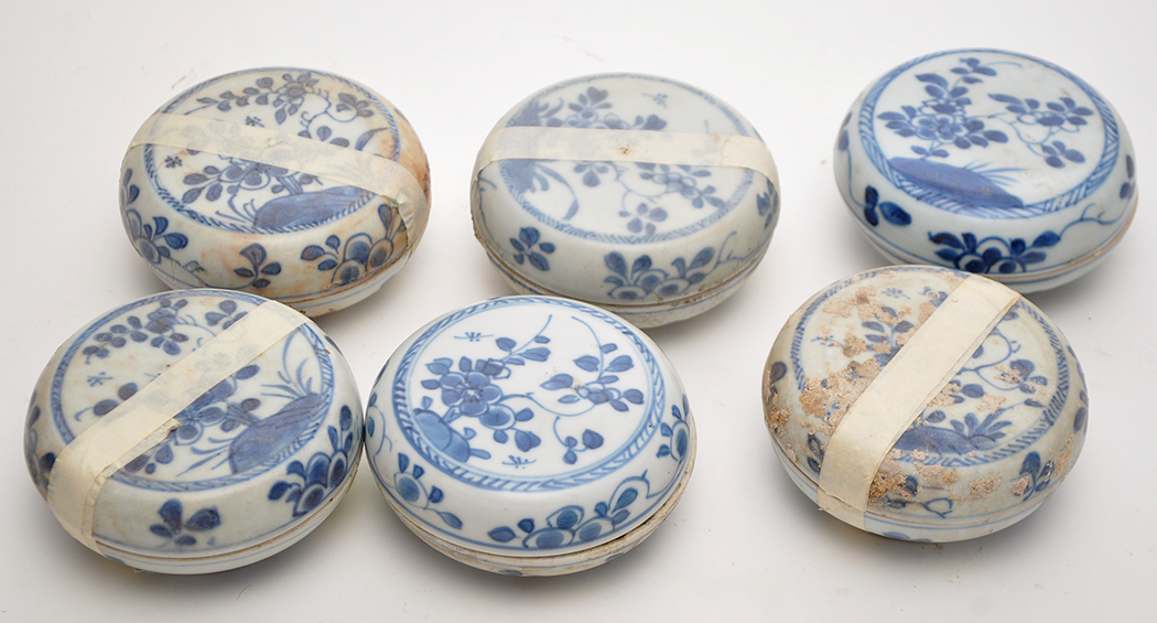 Six Chinese blue and white circular boxes and covers from the 'Ca Mau Cargo',