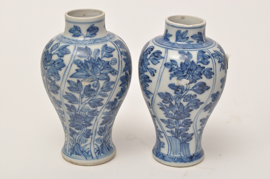 Five piece Chinese blue and white 'garniture' from the 'Vung Tau Cargo', - Image 5 of 10