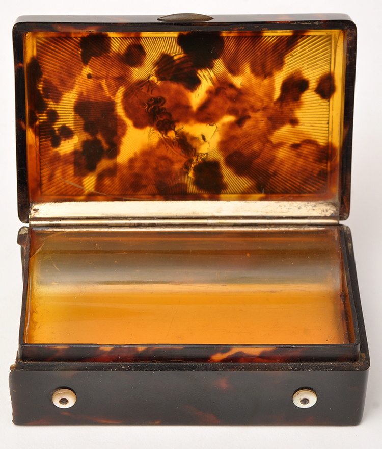 A 19th Century tortoiseshell musical snuff box, by F. - Image 6 of 8