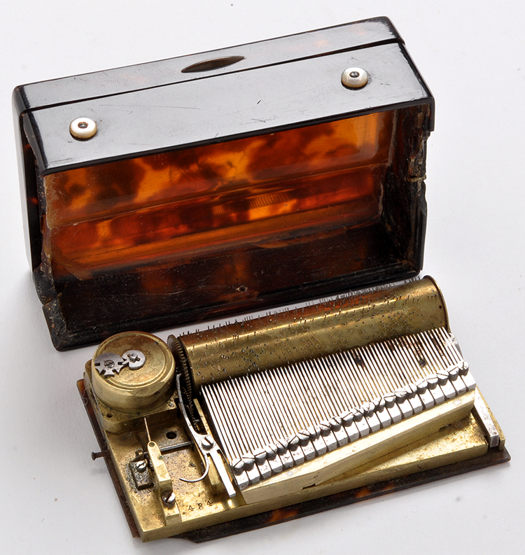 A 19th Century tortoiseshell musical snuff box, by F.