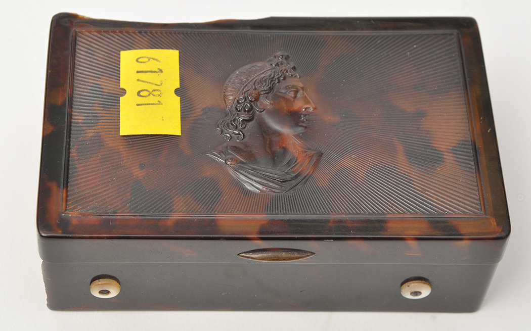 A 19th Century tortoiseshell musical snuff box, by F. - Image 4 of 8