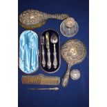 An Edward VII dressing table set, by John Grinsell & Sons, Birmingham 1906, to include: mirror,