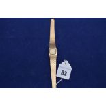 A 9ct yellow gold ladies wristwatch by Accurist, 25.2grms gross.