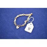 A 9ct yellow gold bracelet with heart pattern clasp, 5.1grms.