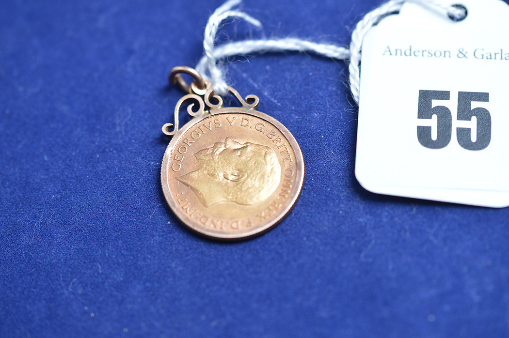 A George V gold half sovereign 1913, in pendant mount, 4.8grms.