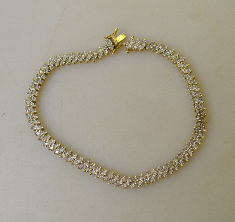 A line bracelet set with two rows of sma