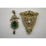 An Art Deco style white paste clip to/w Edwardian drop style pendant set with green and white