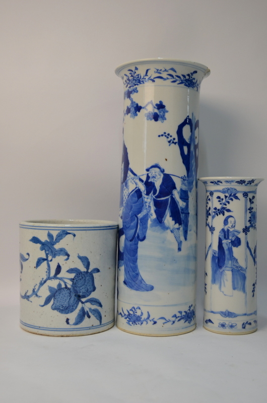Six Chinese blue and white vases and a bitong, - Image 4 of 8