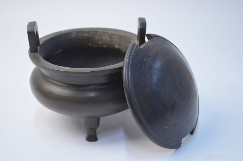 A metal incense burner of tripod and cylindrical form to/w an associated wood cover (2) - Image 2 of 6