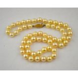 A single row of cultured pearl uniform necklace on 9ct snap