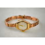 A lady's 9ct gold Mirco wristwatch with 15-jewel Swiss movement on flexilink bracelet strap, 14.