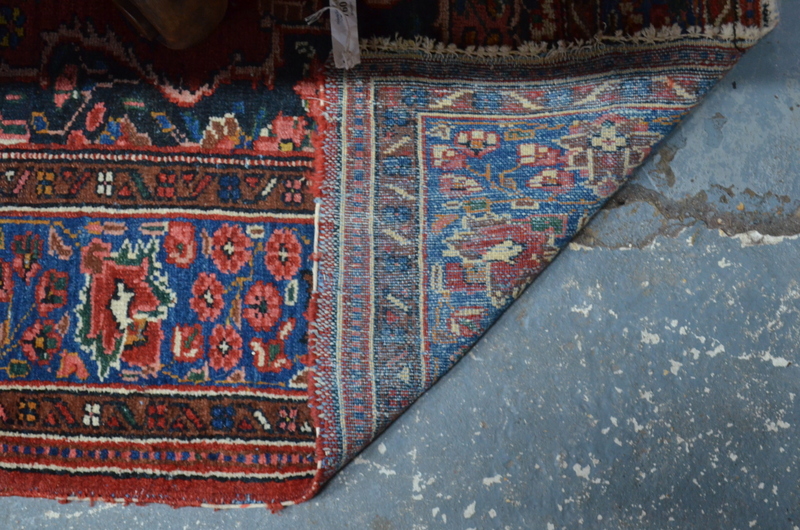 An early 20th century Persian Mahal rug - Image 2 of 2