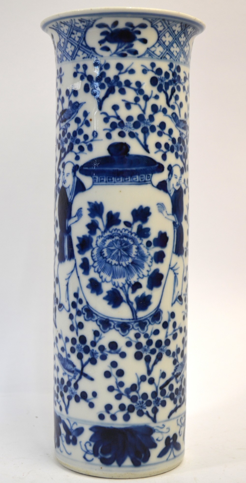 Two pieces of blue and white, comprising: a Chinese Export porcelain, circular dish, - Image 4 of 6