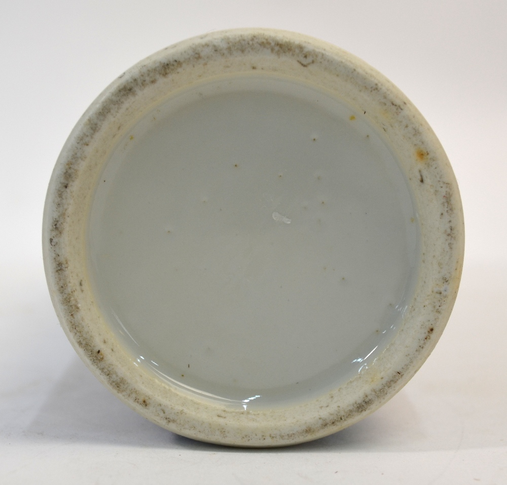 Two pieces of blue and white, comprising: a Chinese Export porcelain, circular dish, - Image 6 of 6