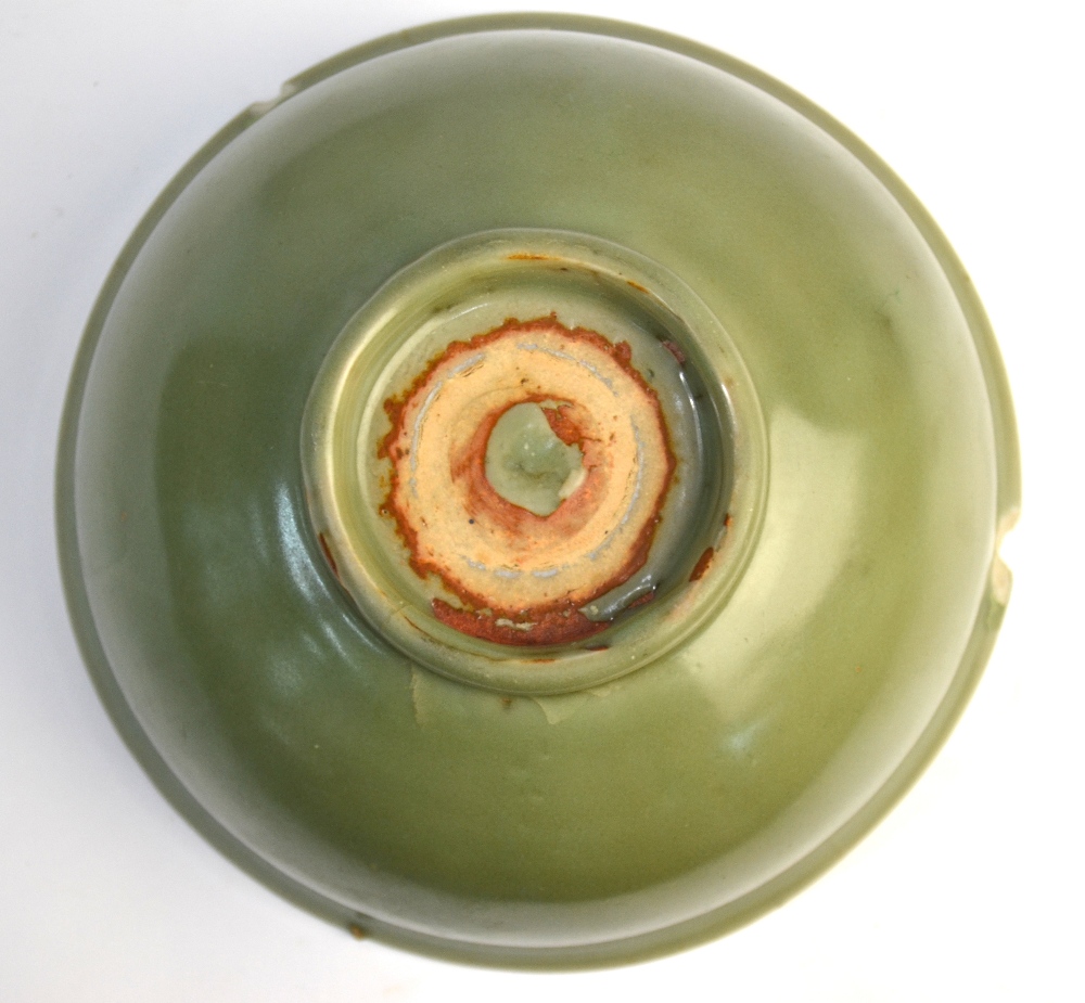 A Chinese celadon bowl, 19. - Image 5 of 9