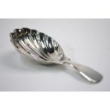 A William IV fiddle pattern caddy spoon with shell bowl, Thomas Edwards,