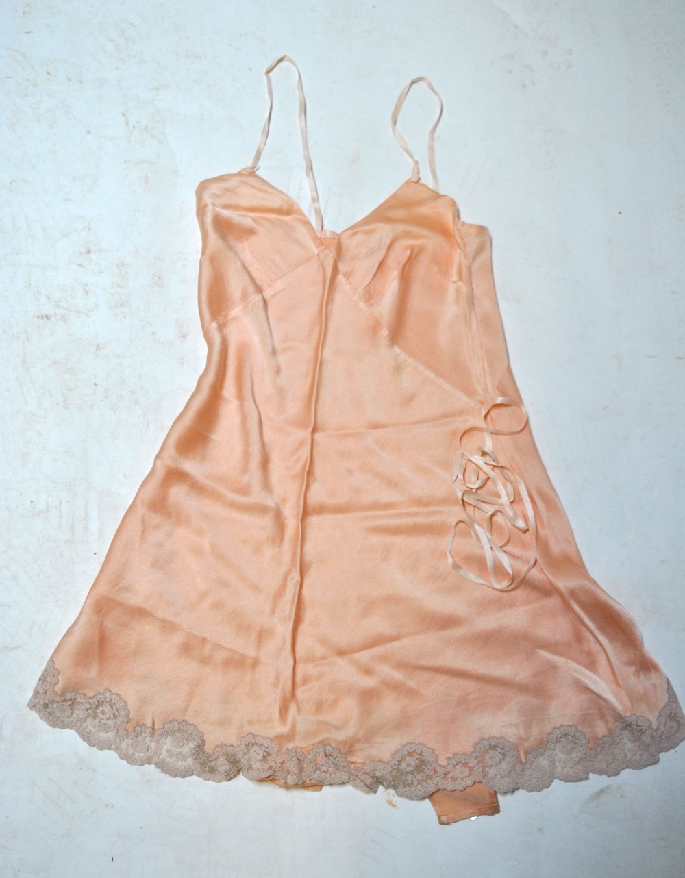 A pale blue silk georgette negligee edged with peach lace, - Image 7 of 7