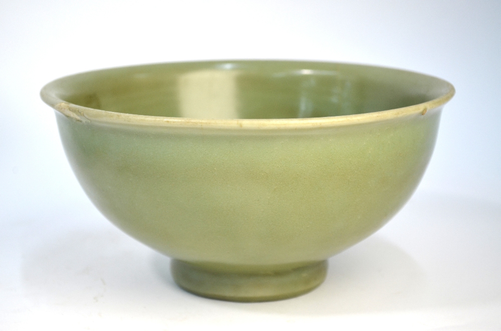 A Chinese celadon bowl, 19. - Image 6 of 9