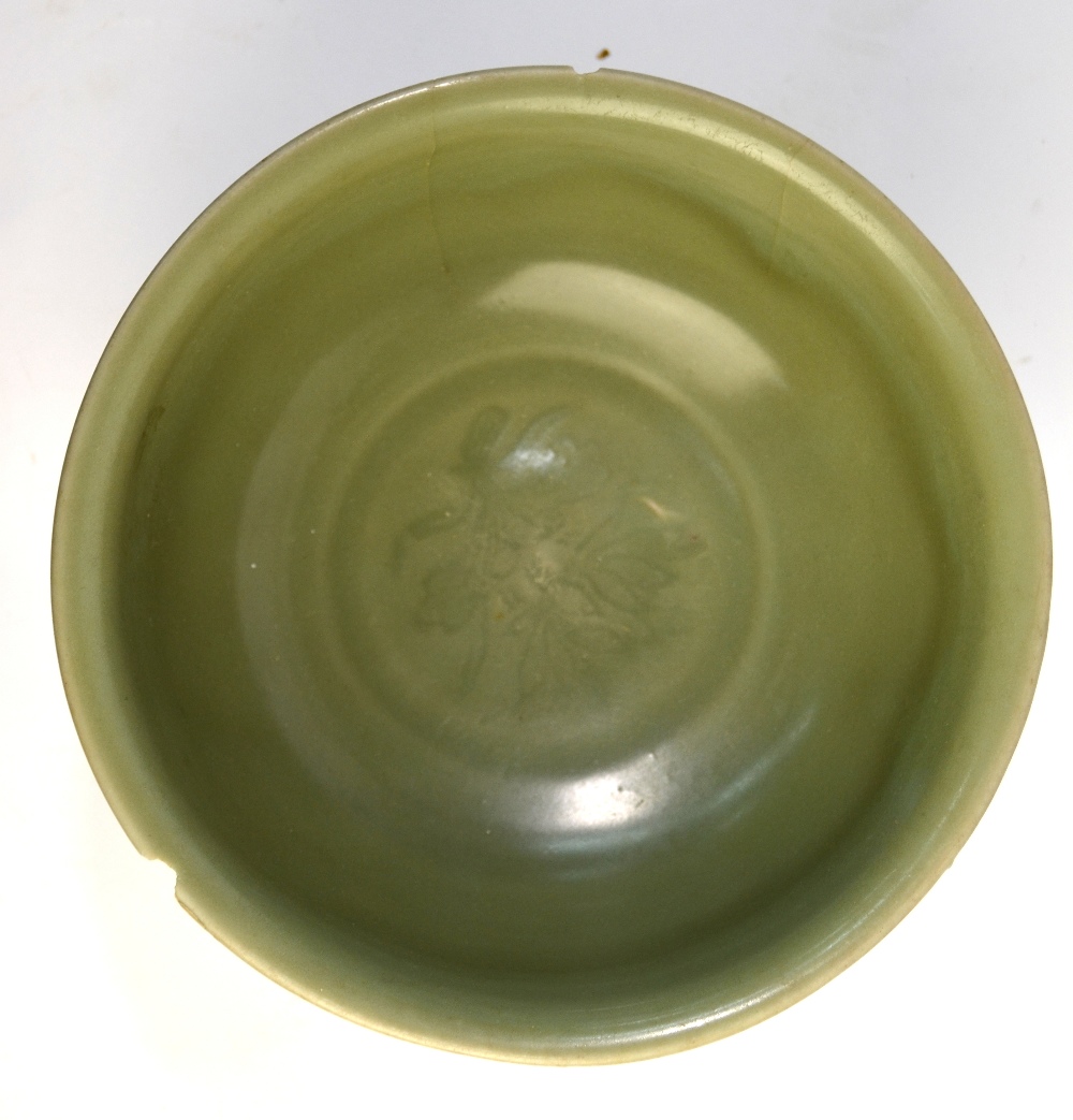 A Chinese celadon bowl, 19. - Image 2 of 9