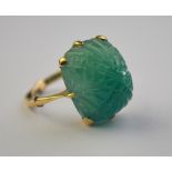 A carved emerald cabochon single stone ring,