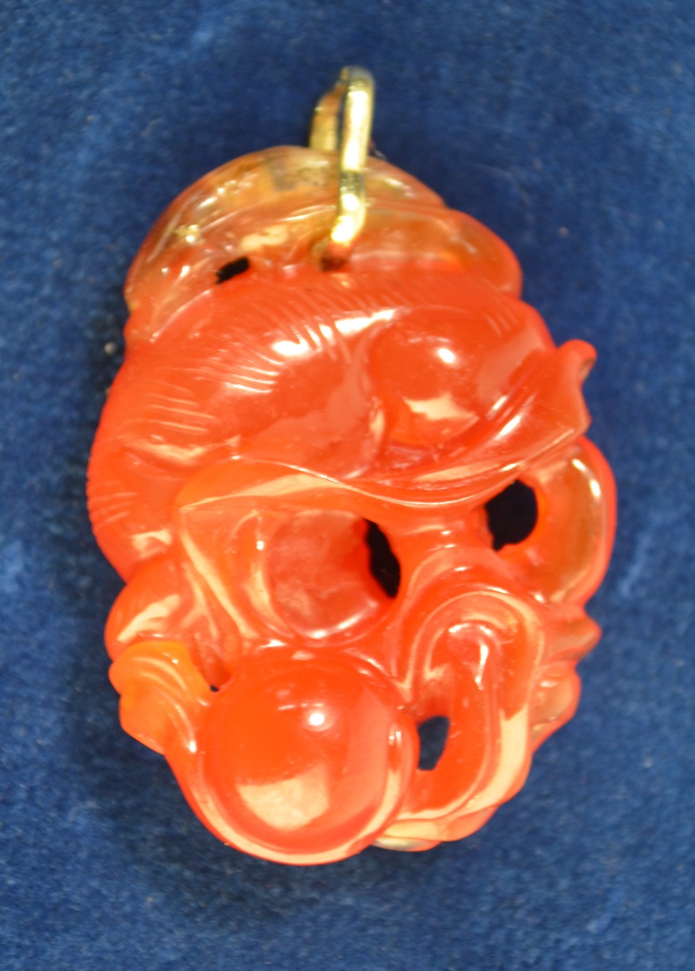 A mottled orange cornelian pendant with yellow metal ring, - Image 5 of 5