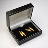 A pair of 15ct yellow gold torpedo style linked cufflinks, approx 4.