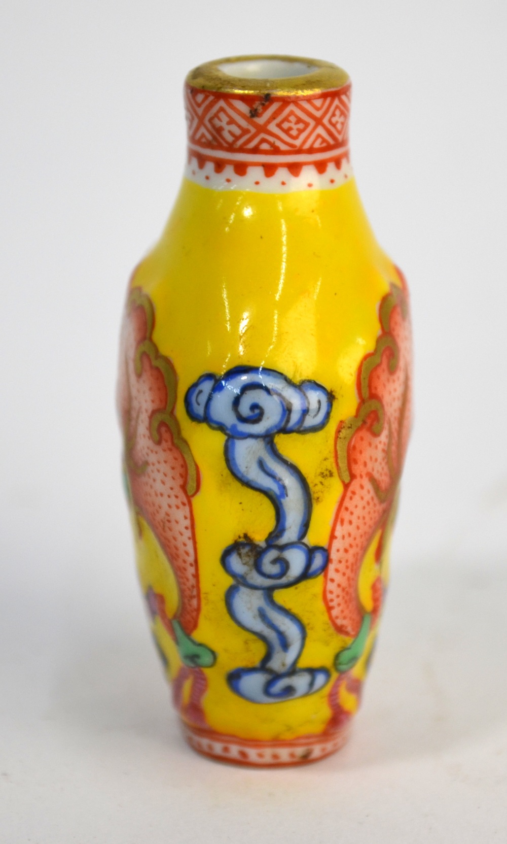 A yellow ground Chinese snuff bottle, - Image 2 of 5