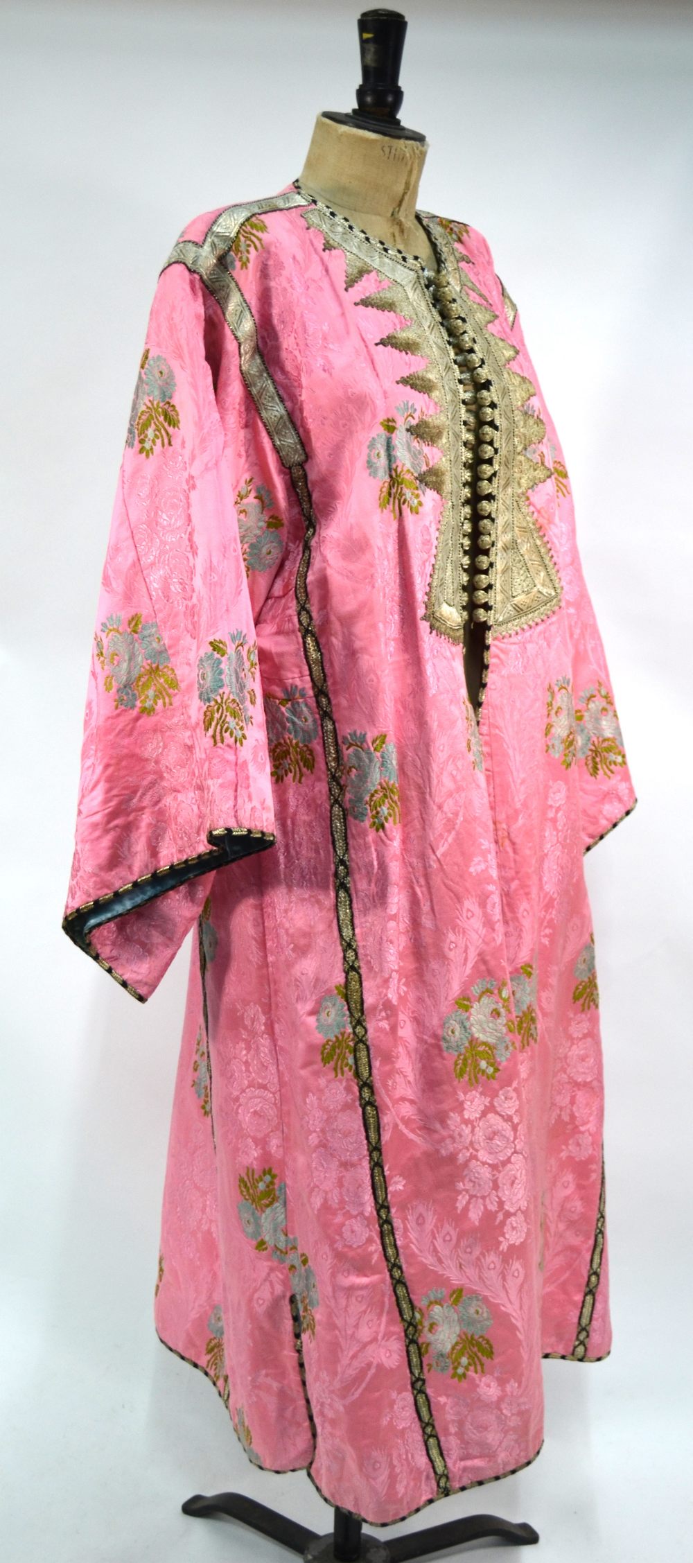 An elegant Indian, pink-ground Sherwani, - Image 2 of 6