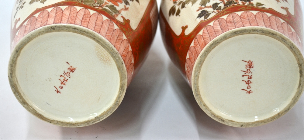 A pair of Japanese, Kaga vases, dai Nihon Kutani single line inscriptions, - Image 5 of 6