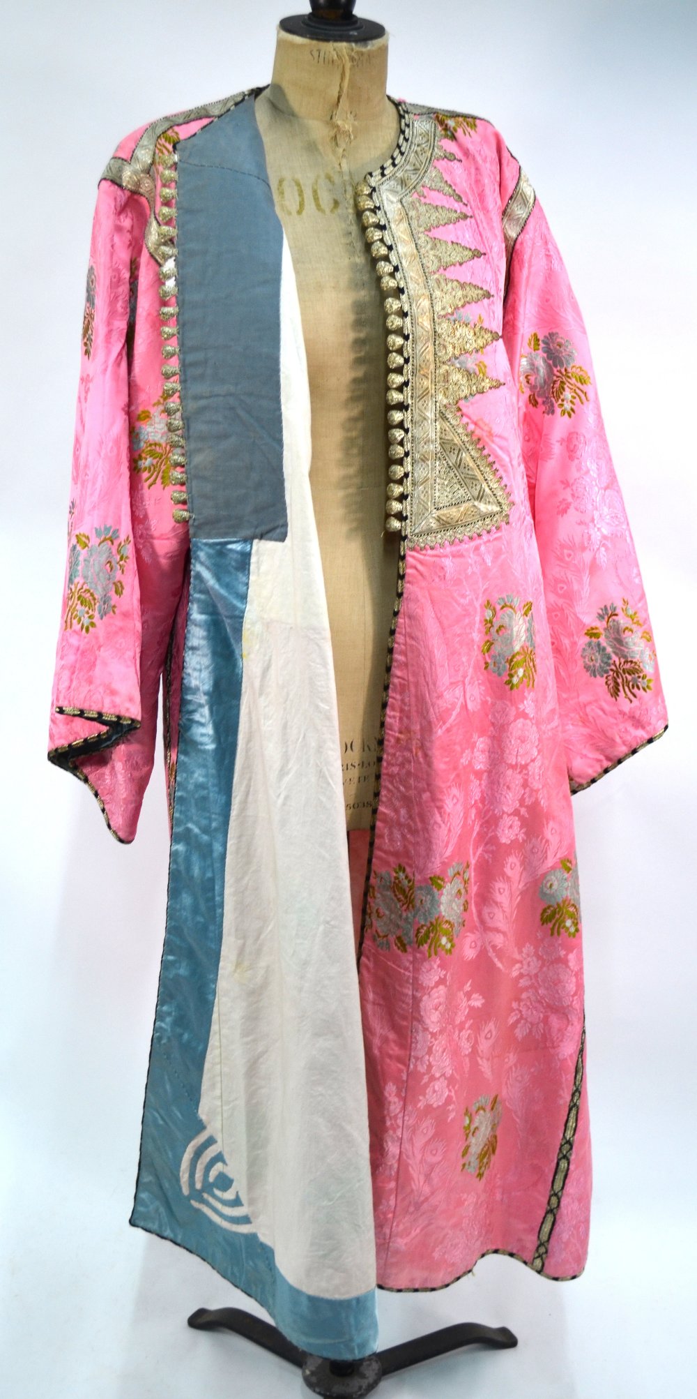 An elegant Indian, pink-ground Sherwani, - Image 5 of 6