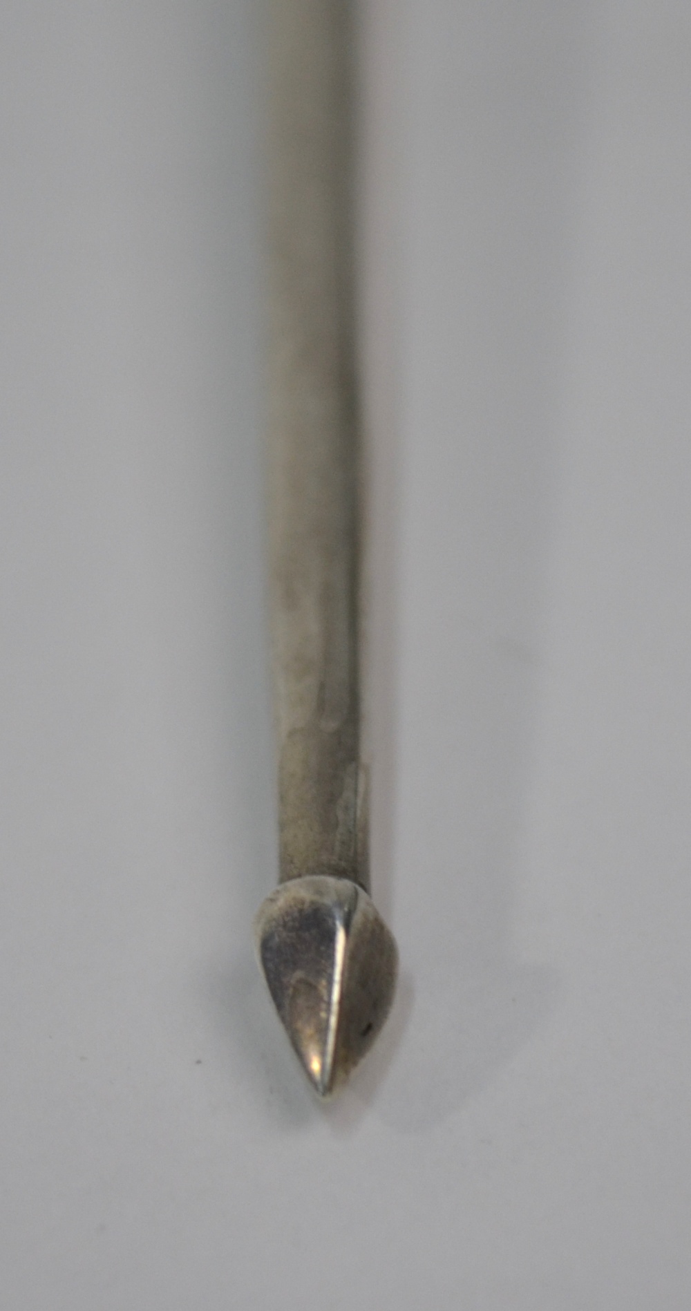 A (probably) Georgian silver mote spoon - Image 2 of 5