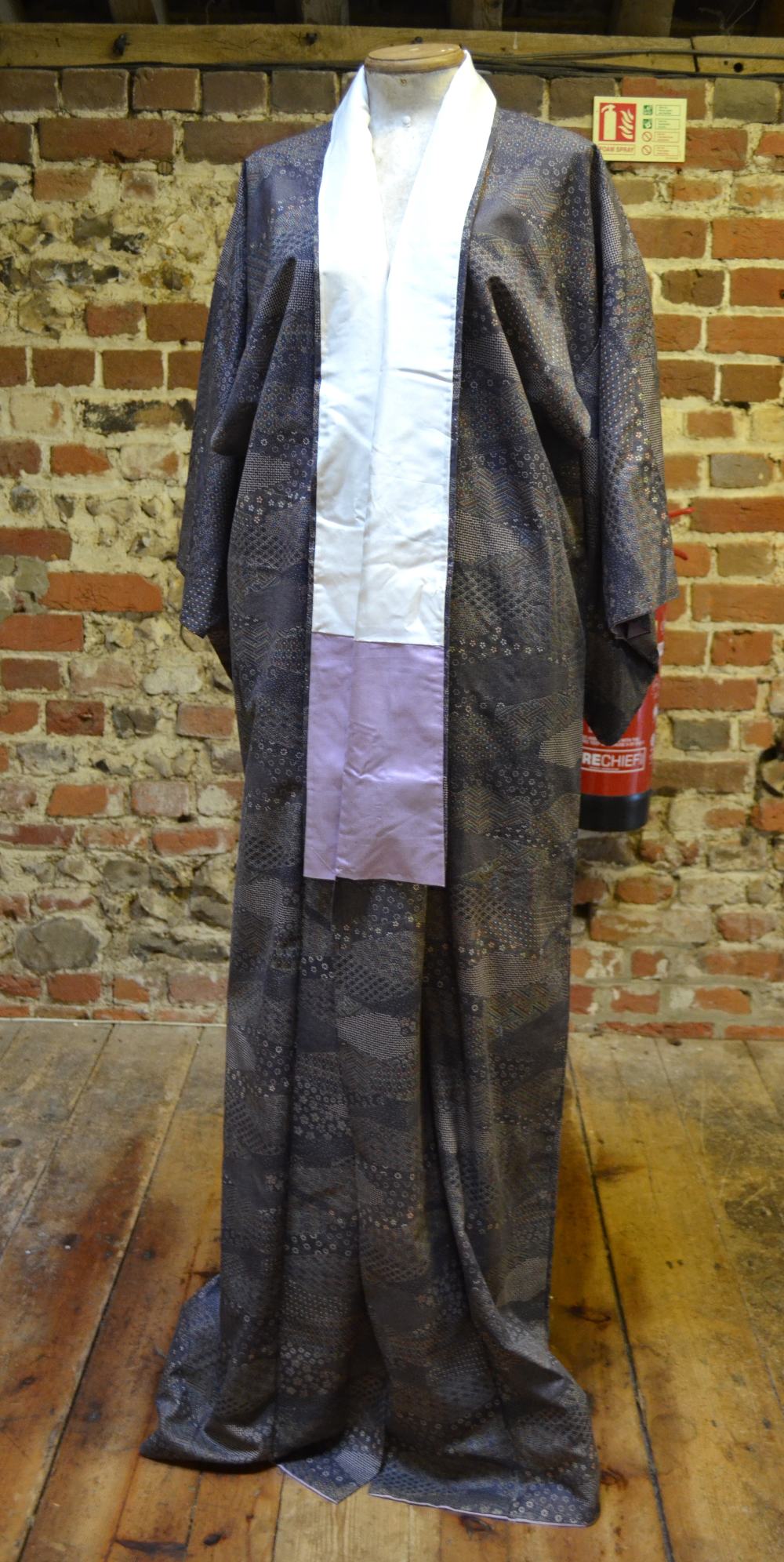 Two Japanese kimono, both probably for m - Image 2 of 9