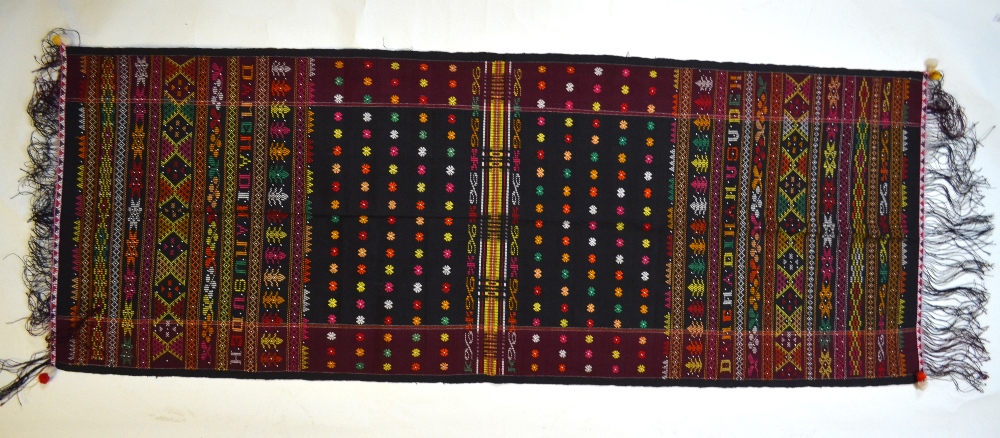 A quantity of Asian textiles, comprising - Image 5 of 5