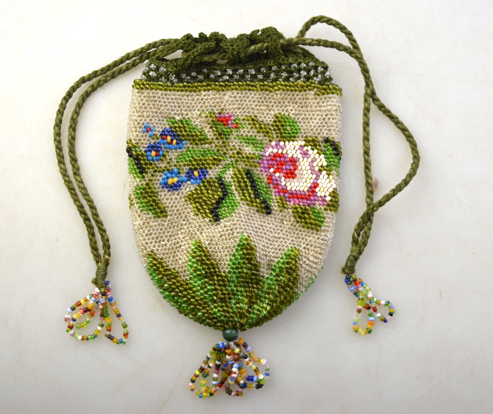 A Victorian floral beaded reticule to/w velvet reticule having pinchbeck base and frame (2) - Image 2 of 5