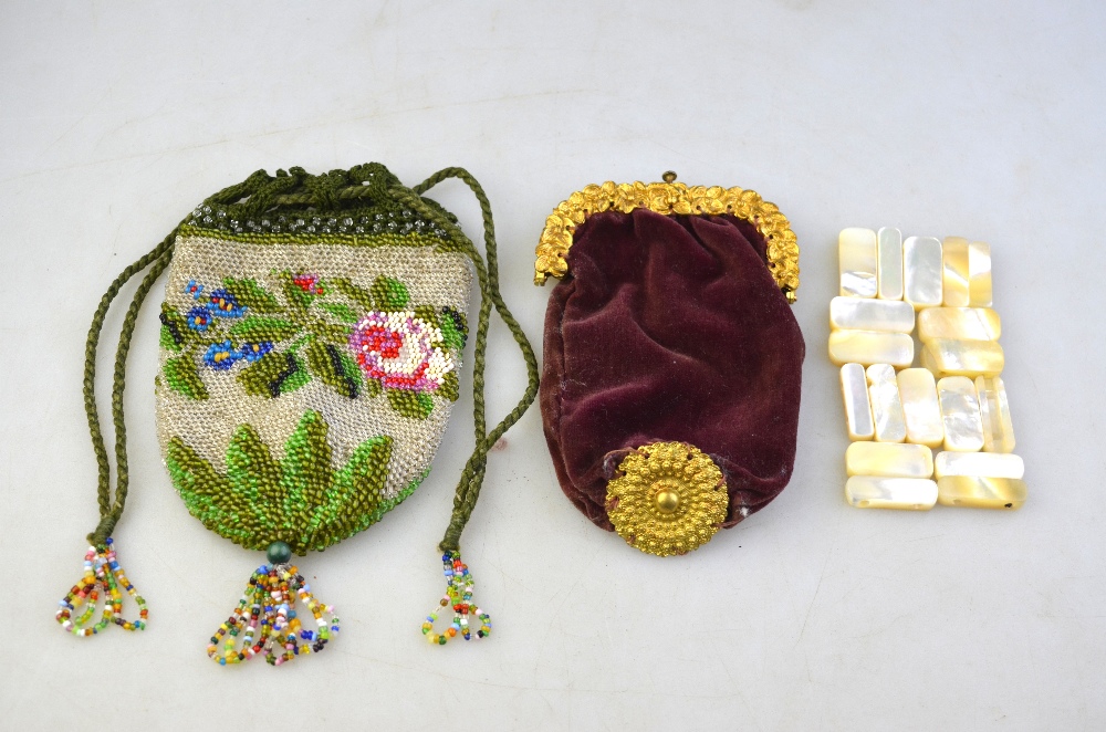 A Victorian floral beaded reticule to/w velvet reticule having pinchbeck base and frame (2) - Image 5 of 5