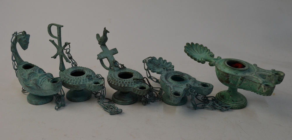 Six various verdigris-patinated bronze reproduction Roman oil lamps to/w a similar miniature ruined - Image 4 of 4