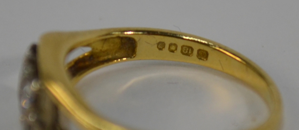 An 18ct yellow gold ring set with six diamonds set in rectangular cluster, size H 1/2, - Image 3 of 5