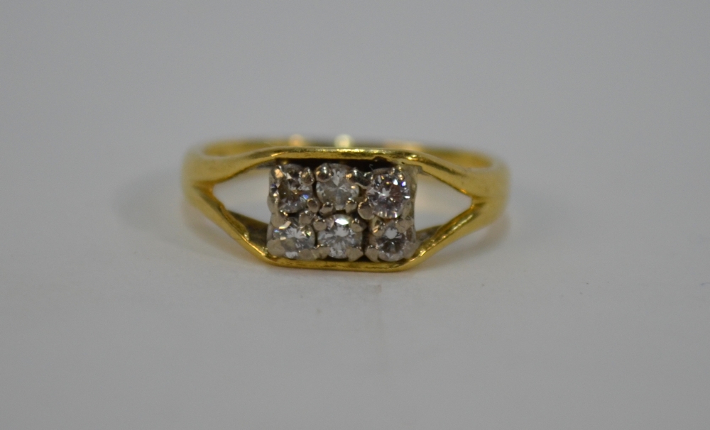 An 18ct yellow gold ring set with six diamonds set in rectangular cluster, size H 1/2, - Image 4 of 5