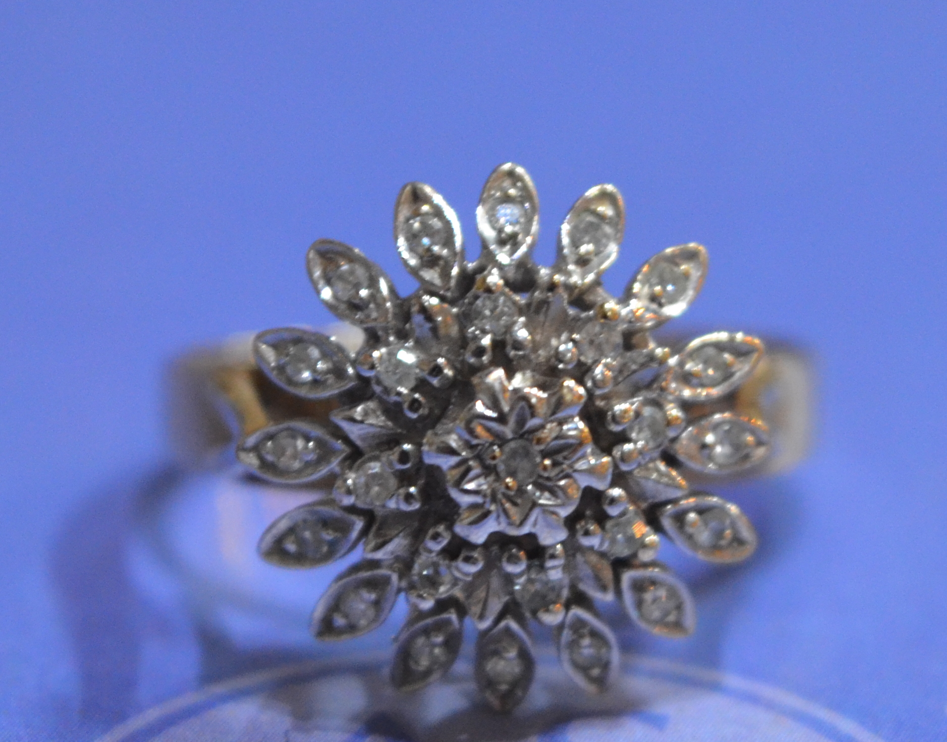 A 9ct gold three-tier cluster ring with - Image 5 of 9