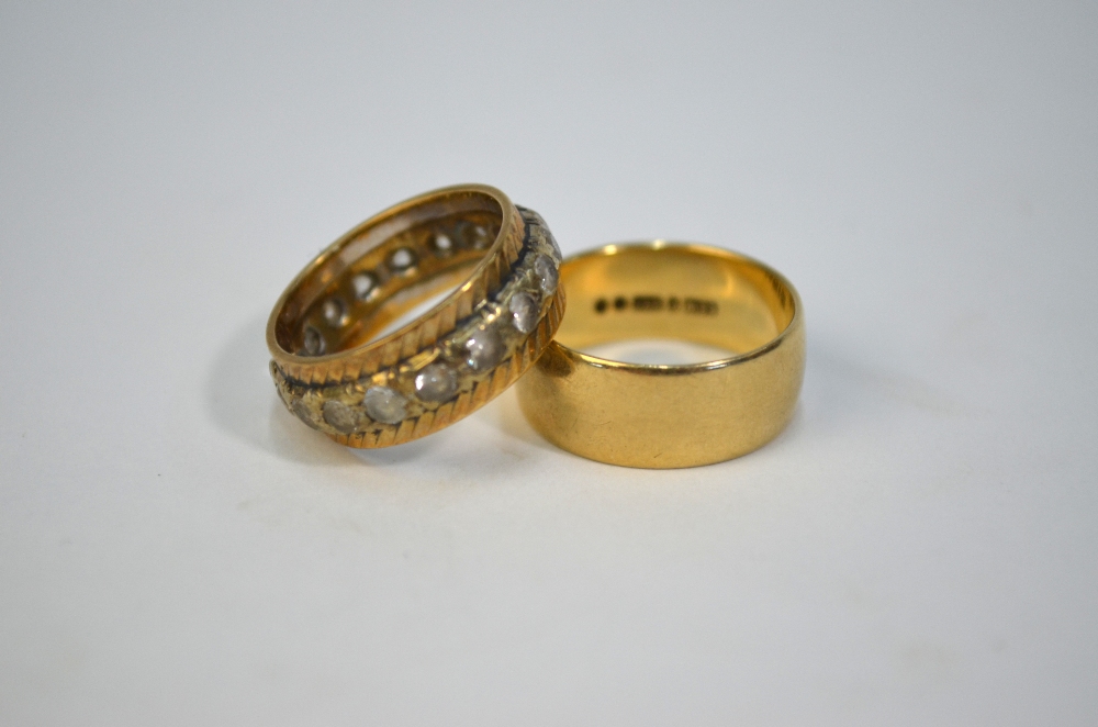 A 9ct yellow gold wedding band, size M,