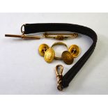 A pair of 15ct oval chain linked cufflinks to/w 9ct wedding band, bar brooch set garnet,